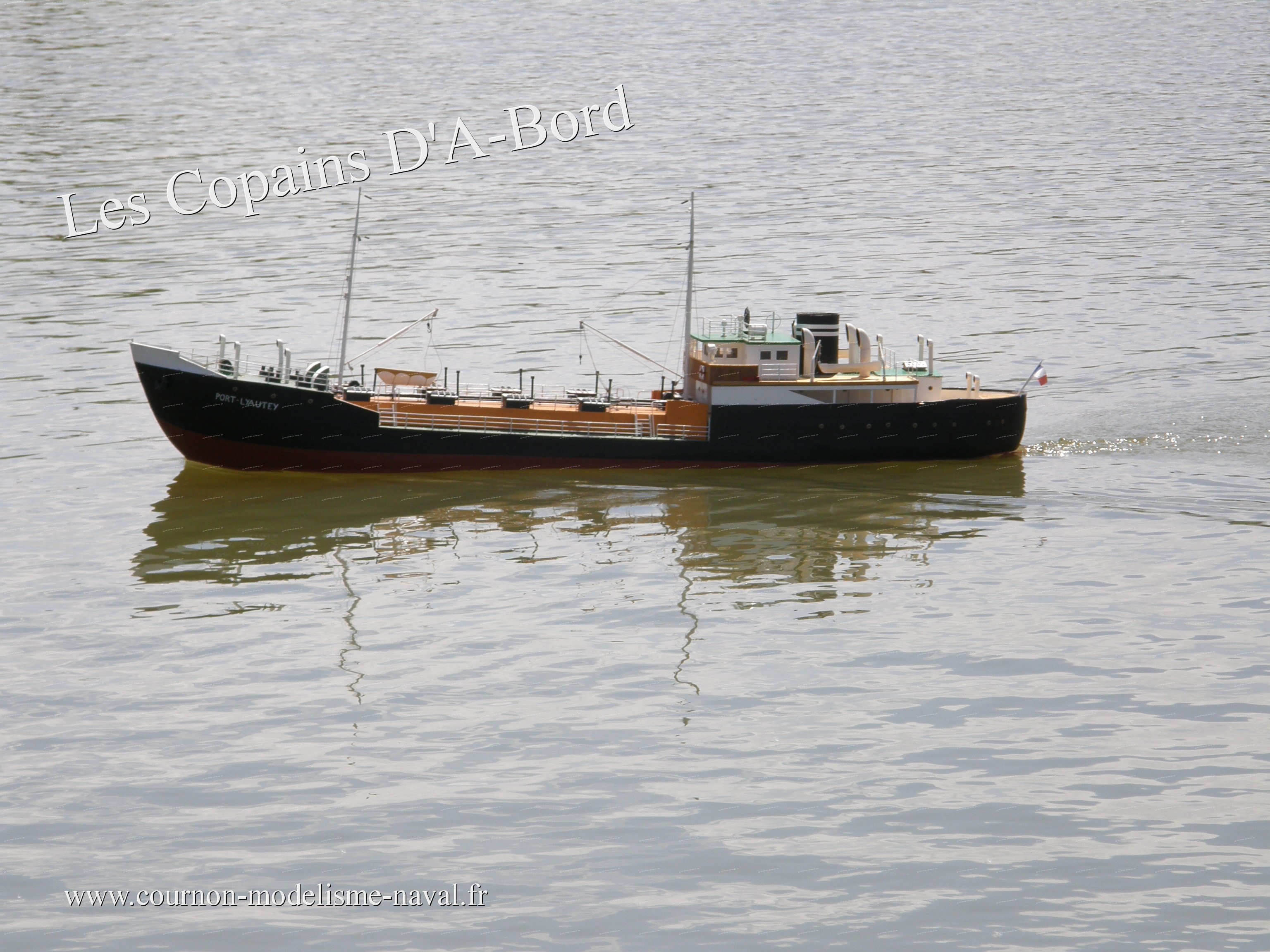 03 Petrolier Port-Lyautey.jpg